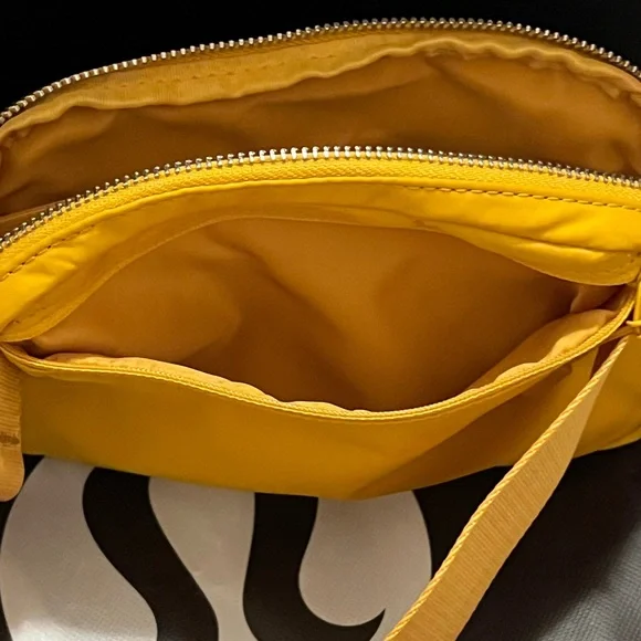 NWT Lululemon athletica Everywhere Belt Bag - Mustard coloured - Picture 9 of 10